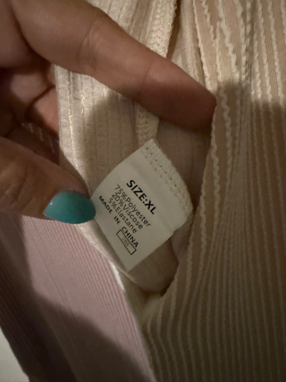 Two-Tone Sleeveless Romper  in Mauve and Cream XL purchased at a Boutique - Picture 5 of 6
